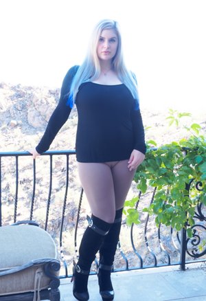 Curvy Pictures