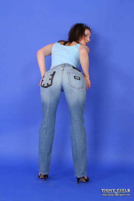 Tight Girls offers xxx pic gallery with adolescent maiden exhibit superb form