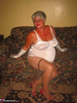 TAC Amateurs are pleased to offer you xxx pictures featuring Girdle Goddess xxx gallery 271797