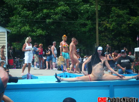 GND Public Nudity invite you to explore free photos featuring naughty babe has a sexy form