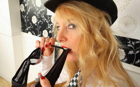 Lady Lucy pleased to share with you a free xxx photo gallery with Lady Lucy xxx gallery 179014